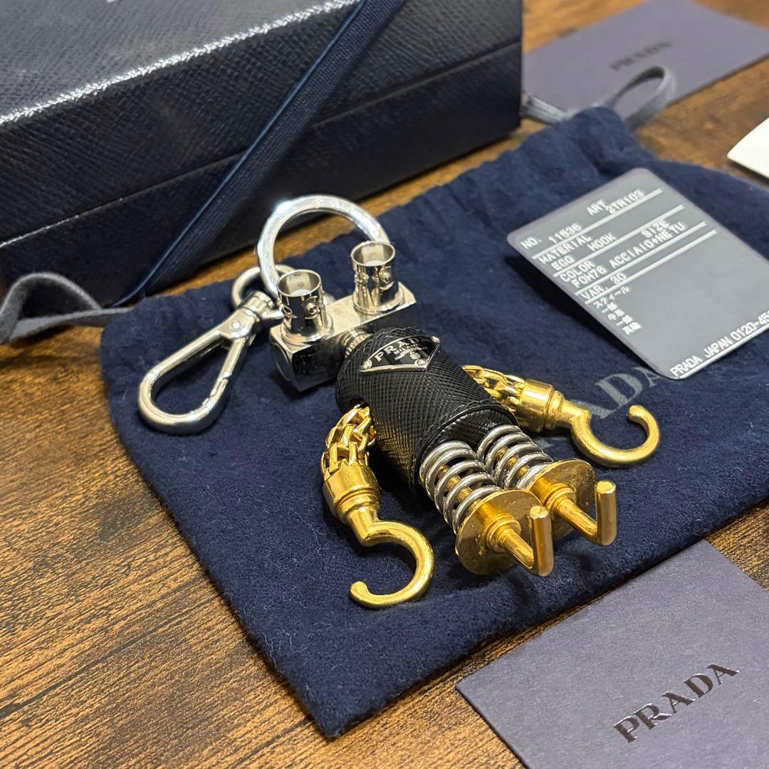 PRADA サフィアーノレザー キーチェーン チャーム ロボット