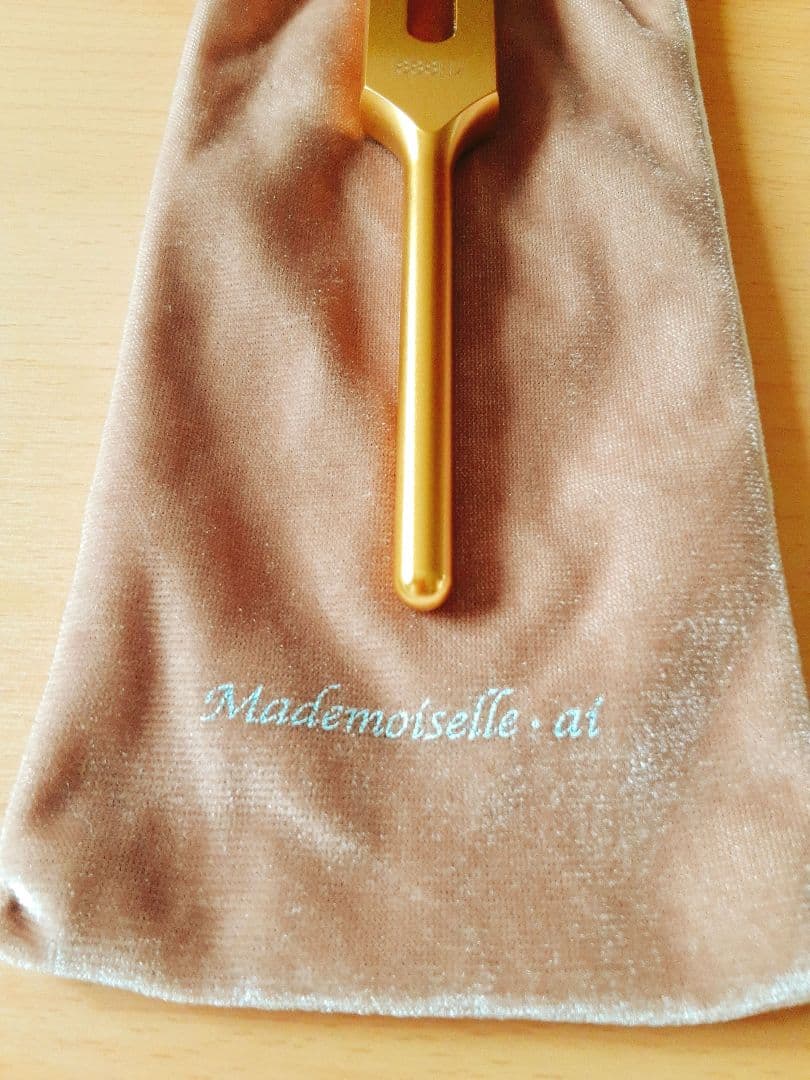 【美品】888Ｈｚ Jesus Christ ゴールド マドモアゼル・愛 巾着付