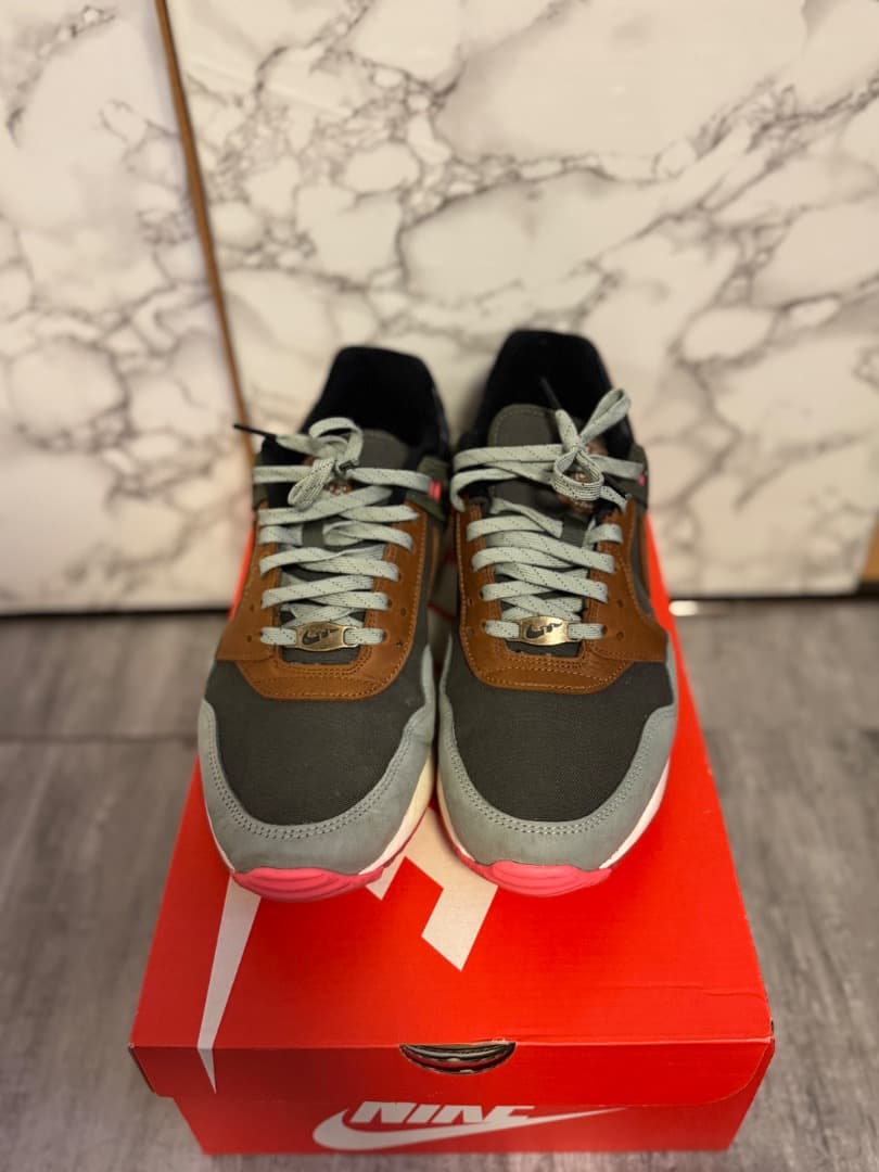 Nike Air スニーカー グレー/ブラウン