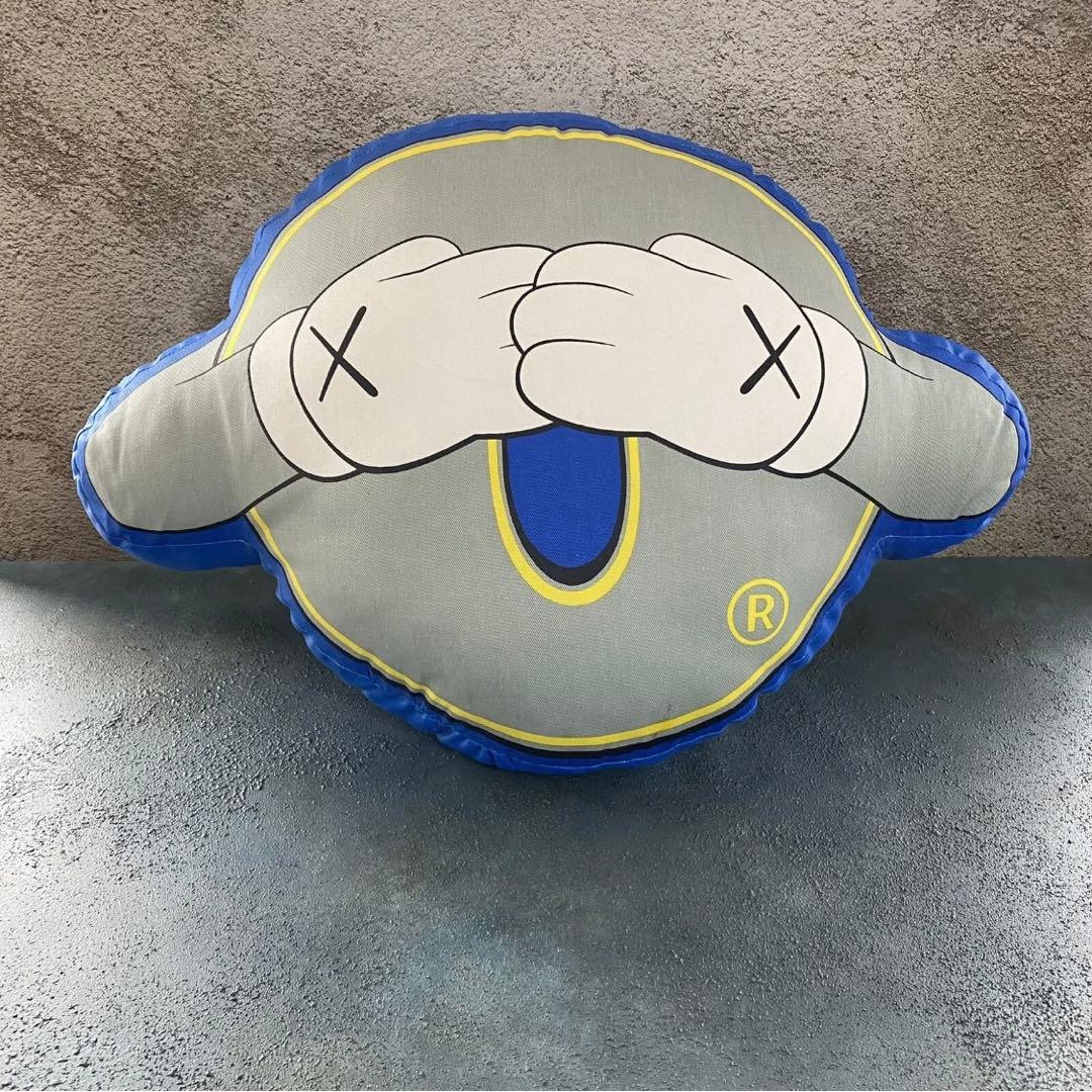KAWS OriginalFake カウズ オリジナルフェイク クッション 青