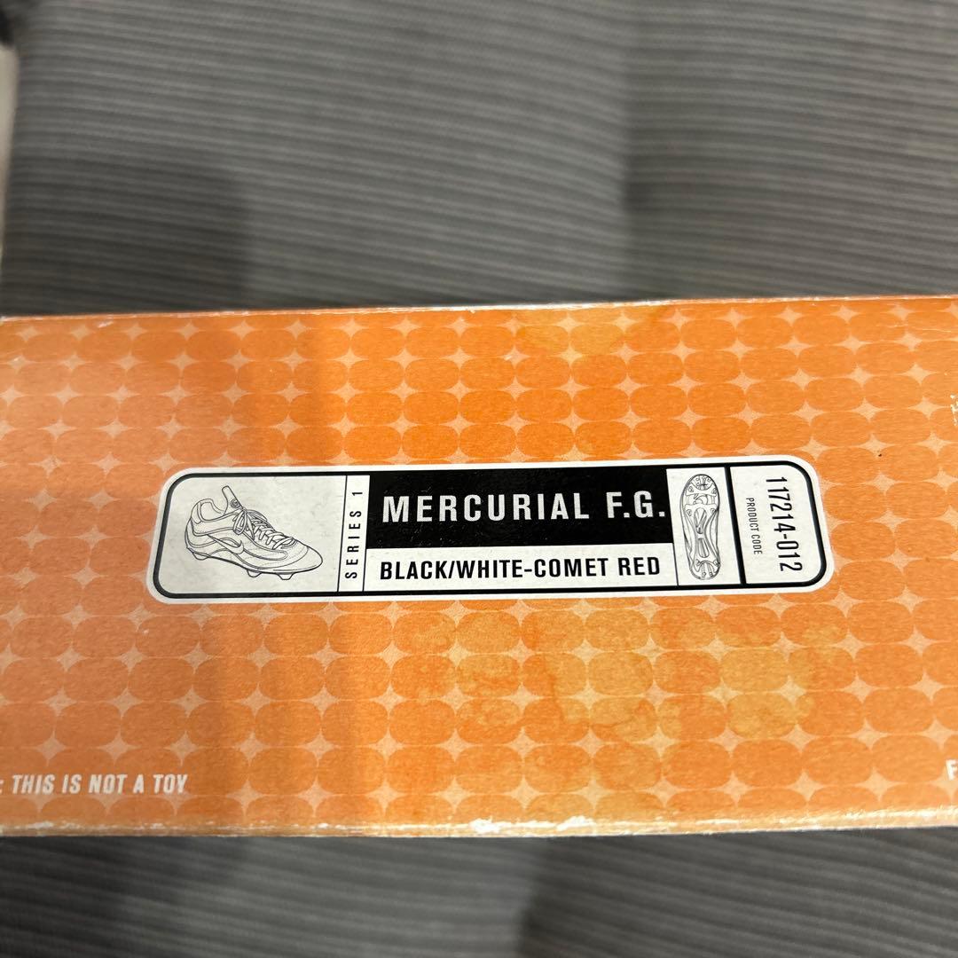 NIKE シューズ　フィギア　　箱傷のみ！