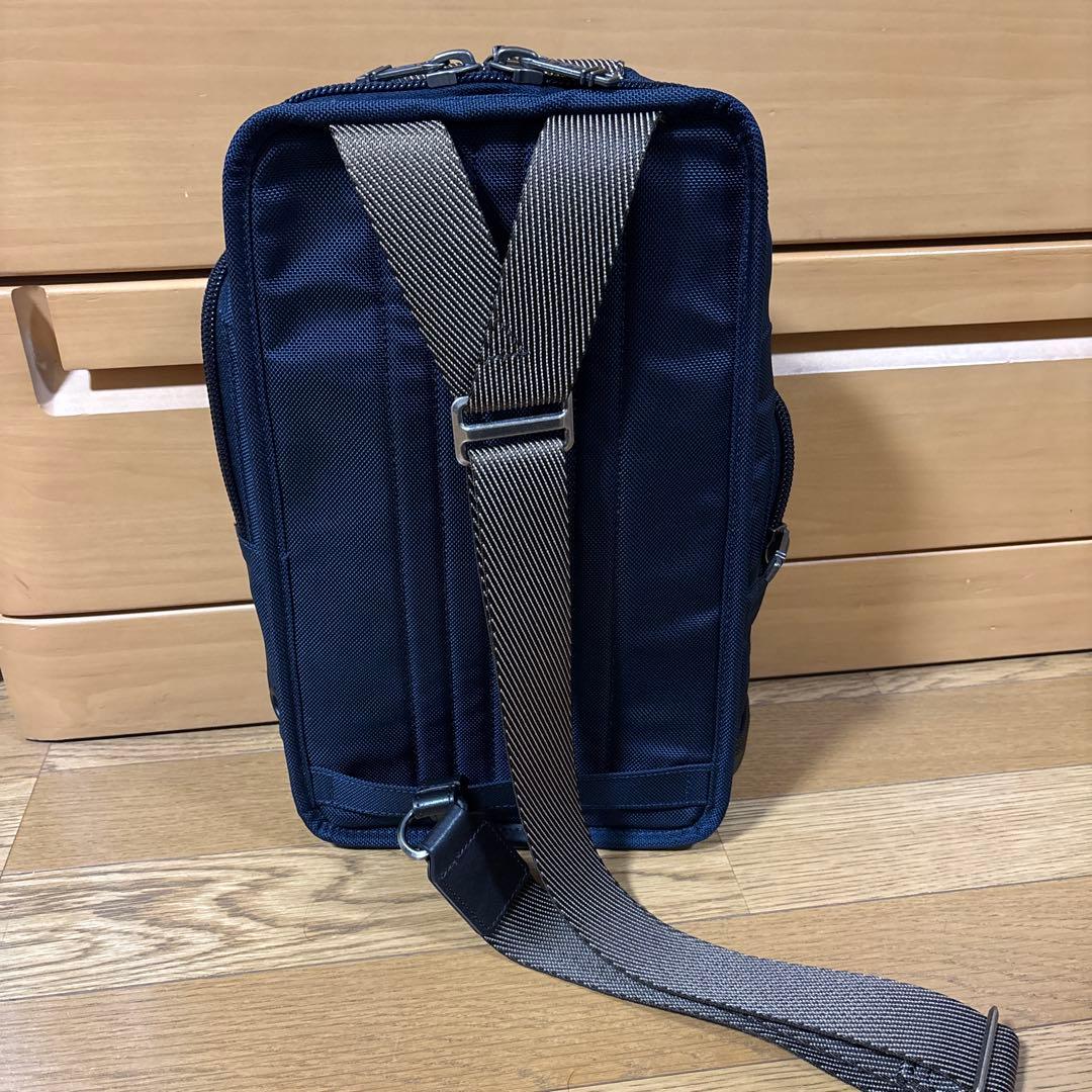 TUMI トゥミ　ショルダーバッグ　ネイビー