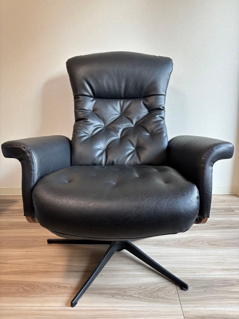 【えびカリ】黒の回転式1人掛けソファとオットマン