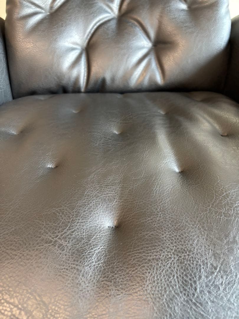 【えびカリ】黒の回転式1人掛けソファとオットマン