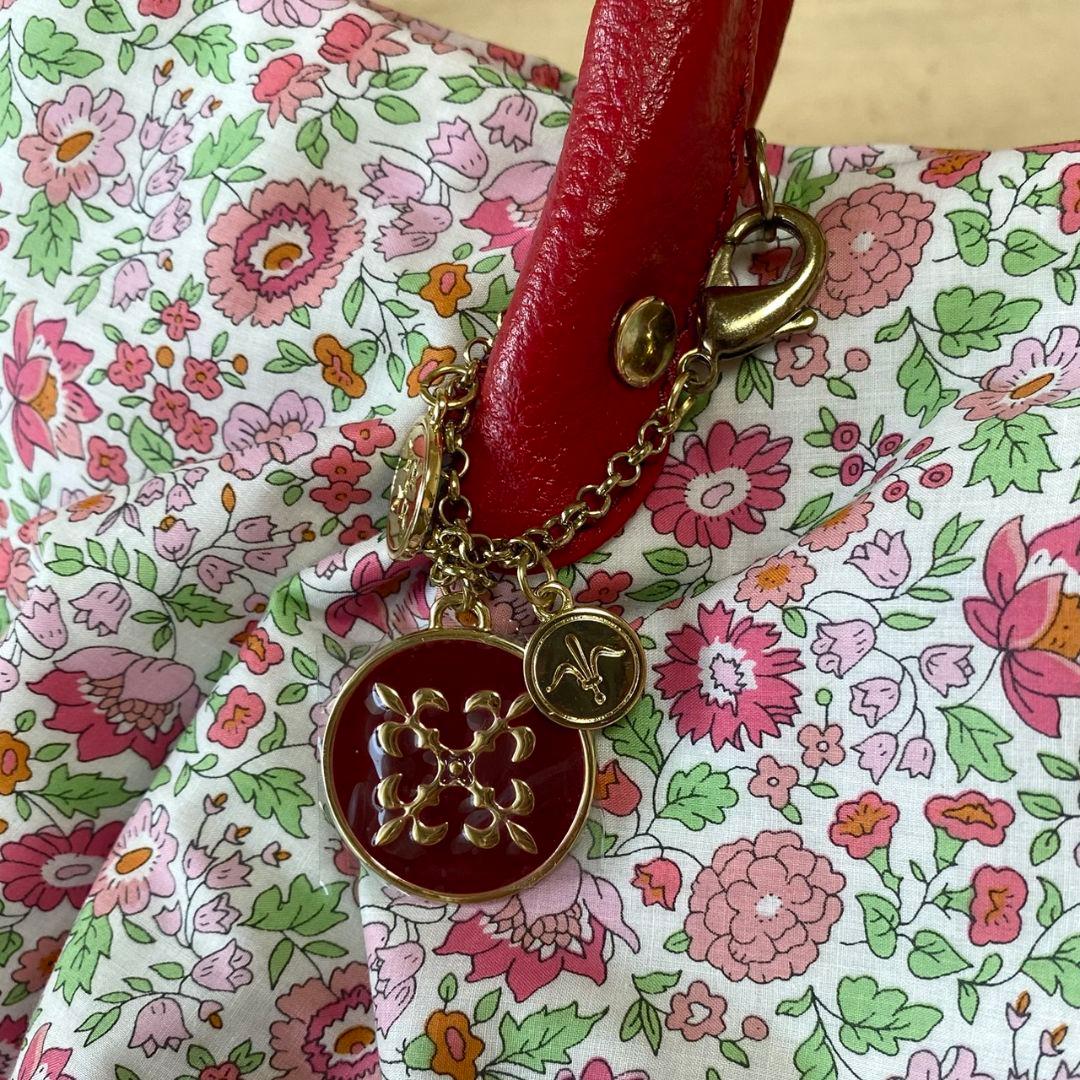 新品未使用　russet リバティ　花柄ミニトートバッグ　チャーム付き