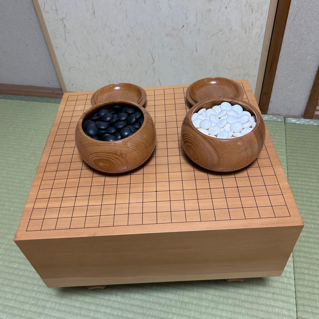 岡村碁盤店本榧囲碁盤と雪印本蛤黒那智碁石セット