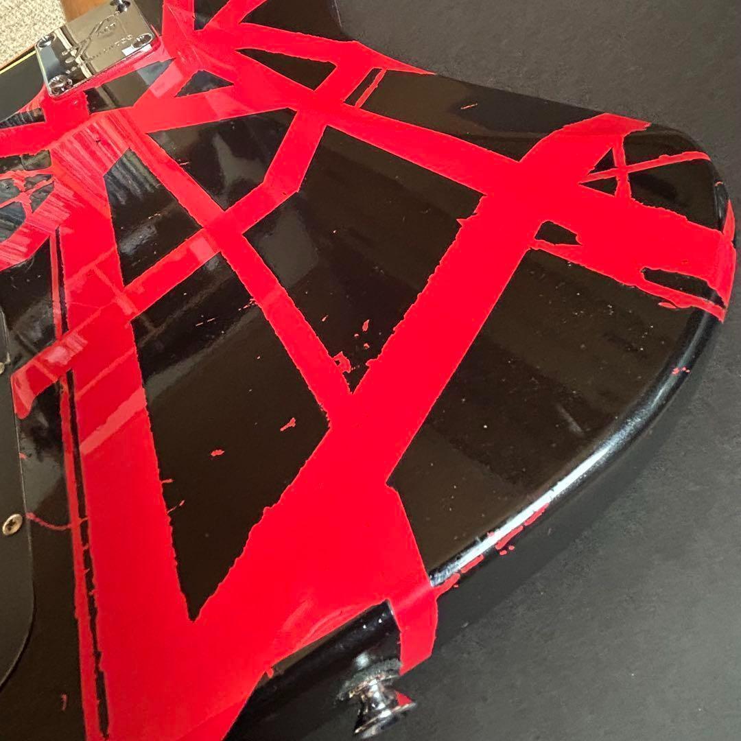 VHⅡ　Black ＆Red 風のミニ・ギター。 １６日までの底値！