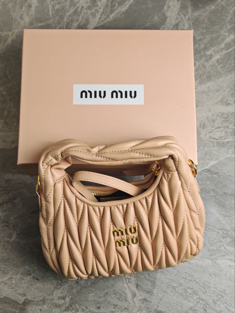 t！！MIUMIU キルティングショルダーバッグ ベージュ　美品