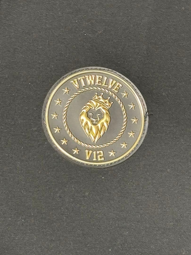 VTWELVE フード付きブラックベスト