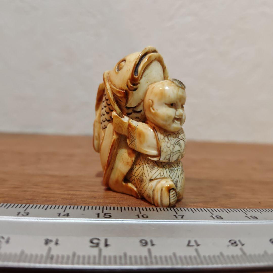 時代提物 人物根付 天然素材【大鯉と唐子】高約4.8cm 重27ｇ縁起物