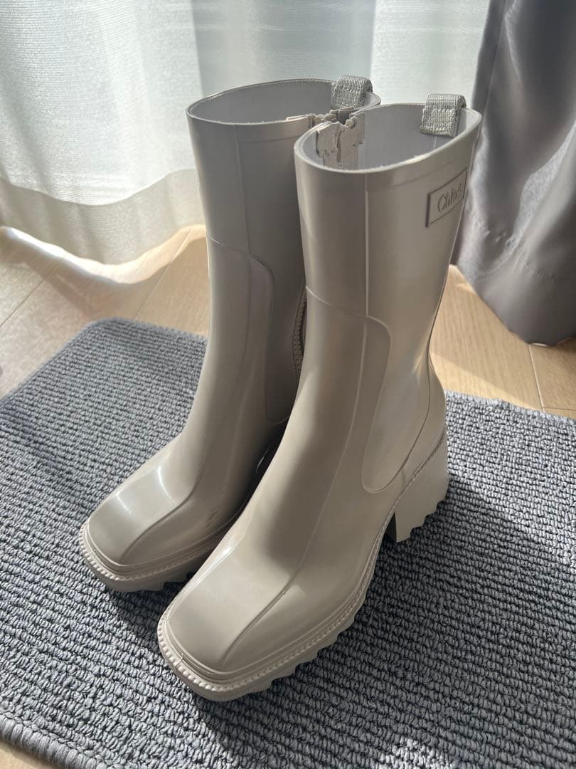 Chloé BETTYレインブーツ(ベージュ)
