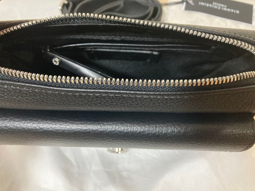 GIANNI CHIARINI ブラック　ショルダーバッグ ジャンニキャリーニ