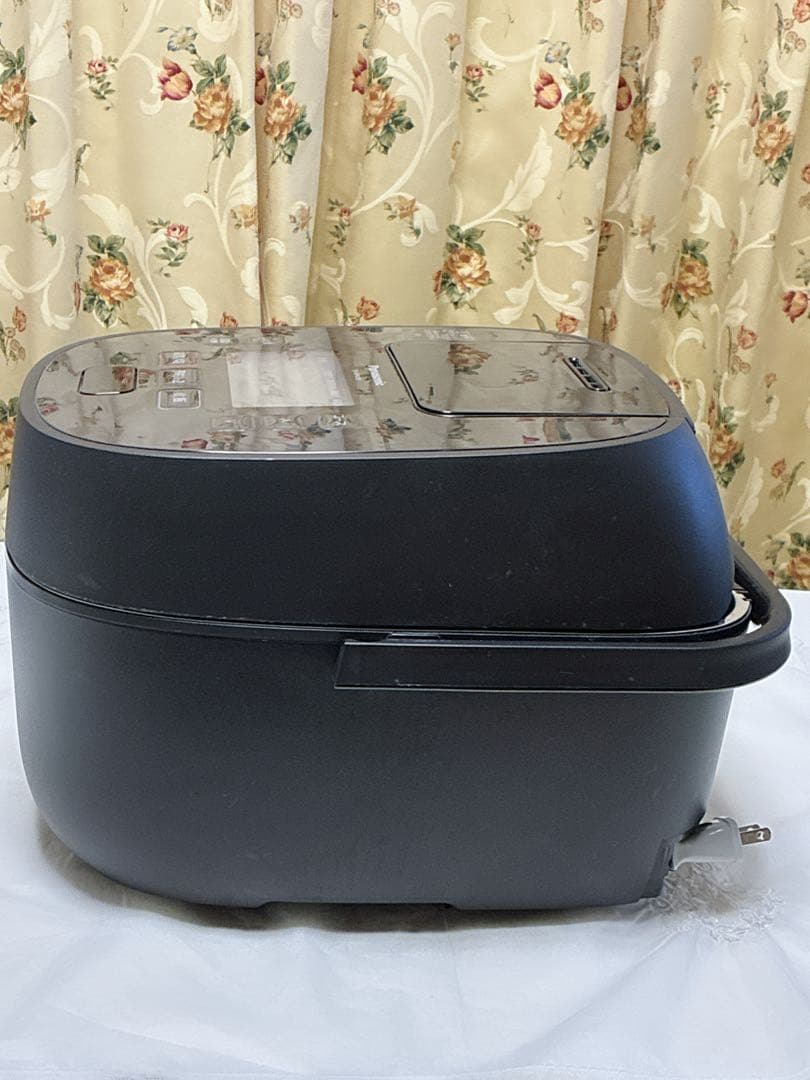 Panasonic おどり炊きSR-MPA101 炊飯器/5.5合　2022年製