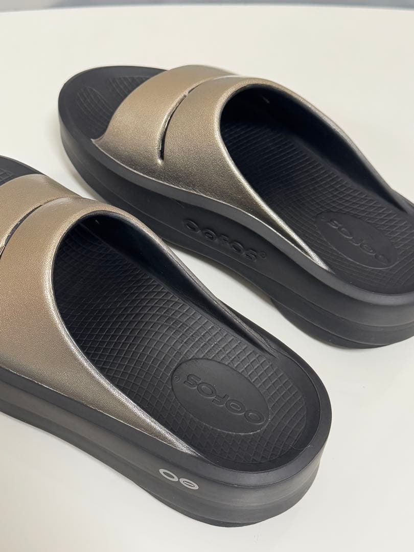 最終値下げ‼️ OOFOS ウーフォス OOMEGA OOAHH latte厚底