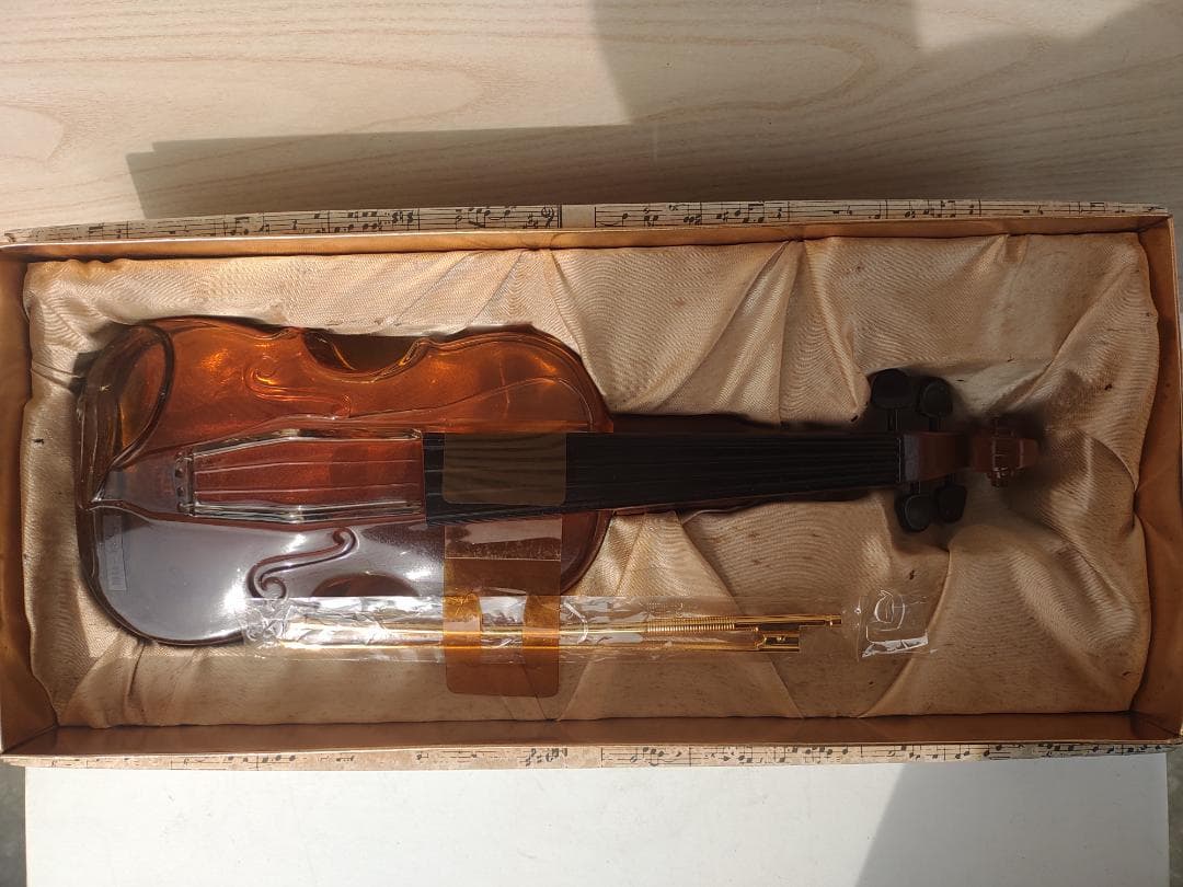 未開栓　サントリー ウイスキー ローヤル バイオリン型 700ml