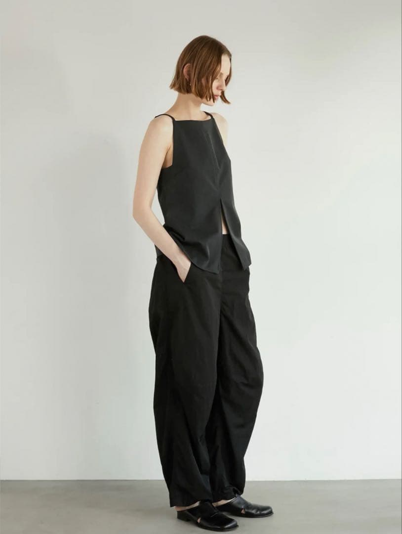 【LA PEAU DE GEM】front cut tops