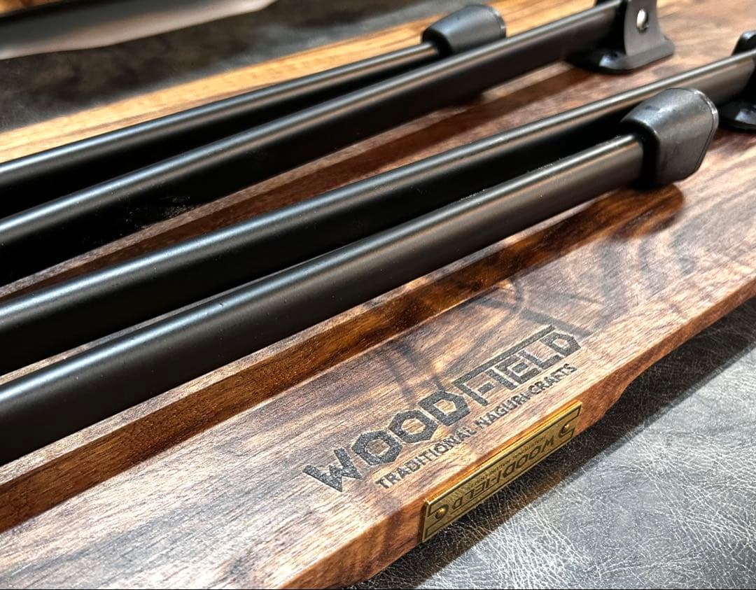 木製四脚テーブル