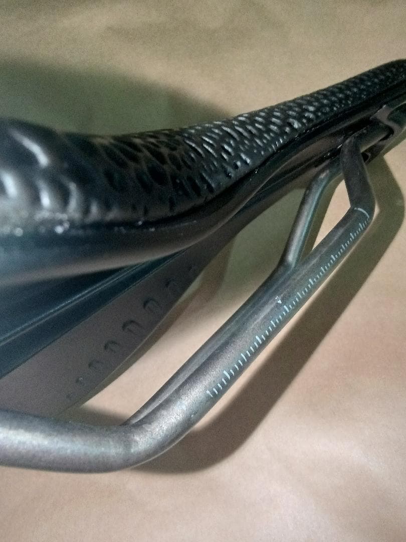 パーツ fi'zi:k VERSUS EVO ANTARES R3 ADAPTIVE