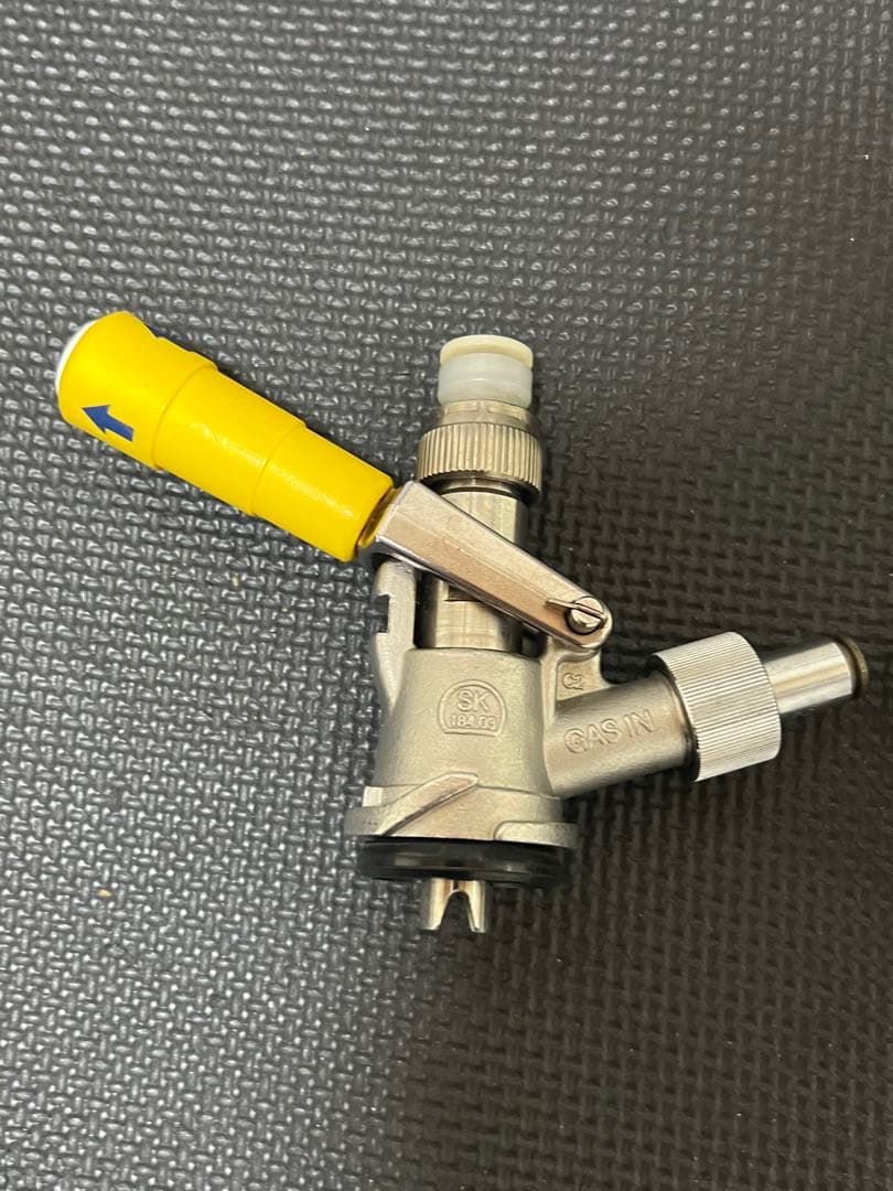 中古品　キリン ビールサーバー ガスボンベ付き