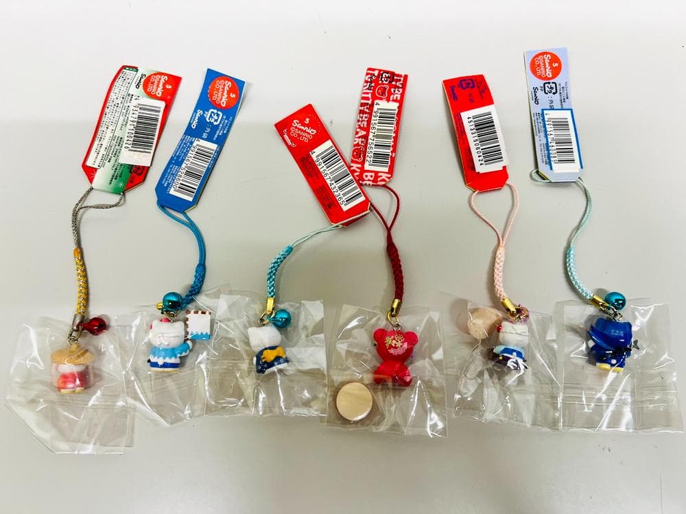 ◆サンリオ HELLO KITTY ご当地 ストラップ 29個セット　08272