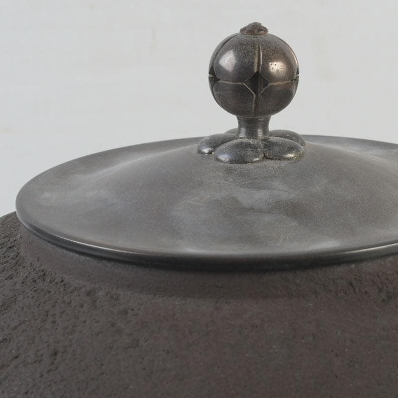 茶道具　釜師　畠春斎作　丸形釜　共布共箱　V　9899A