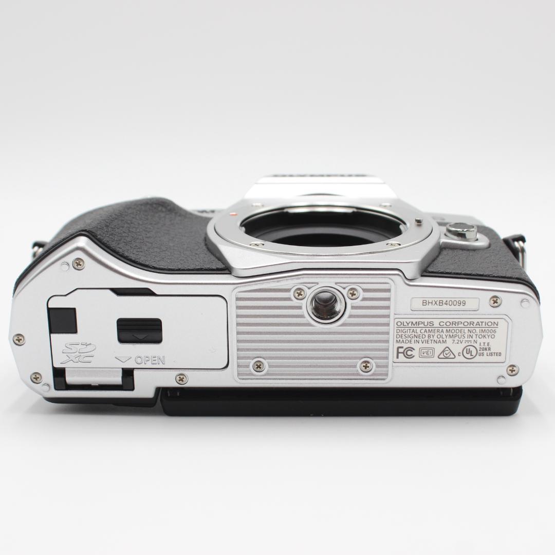 OLYMPUS OM-D E-M10 MarkIII ボディー シルバー