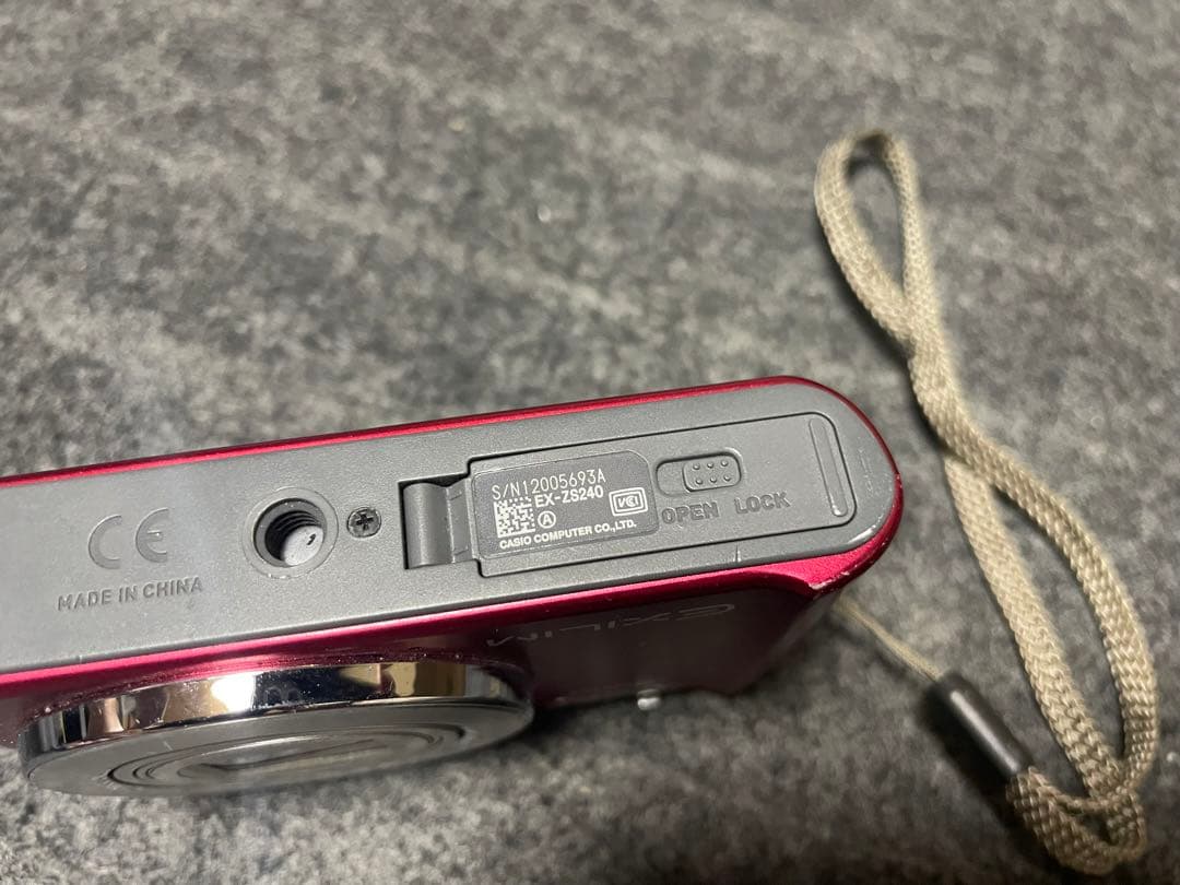 カシオデジタルカメラ　Exilim EX-ZS240