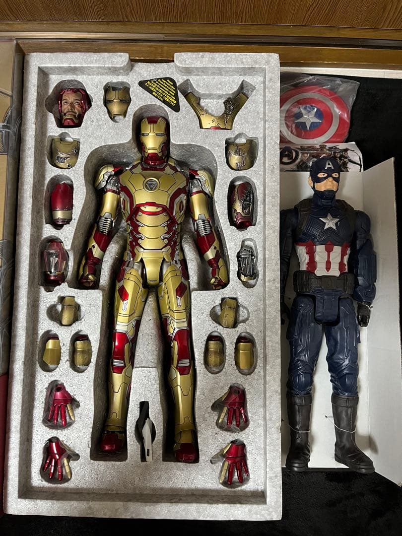 ホットトイズ　アイアンマン　マーク42 キャプテンアメリカ　ブラックパンサー