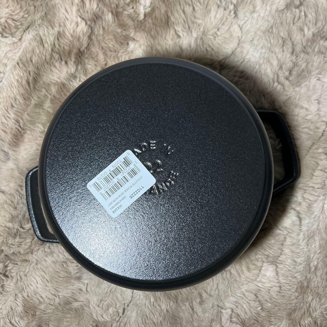【新品】staub ストウブ 「ピコ ココット ラウンド ブラック 22cm」