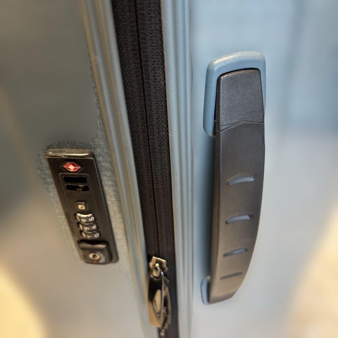 Samsniteスーツケース