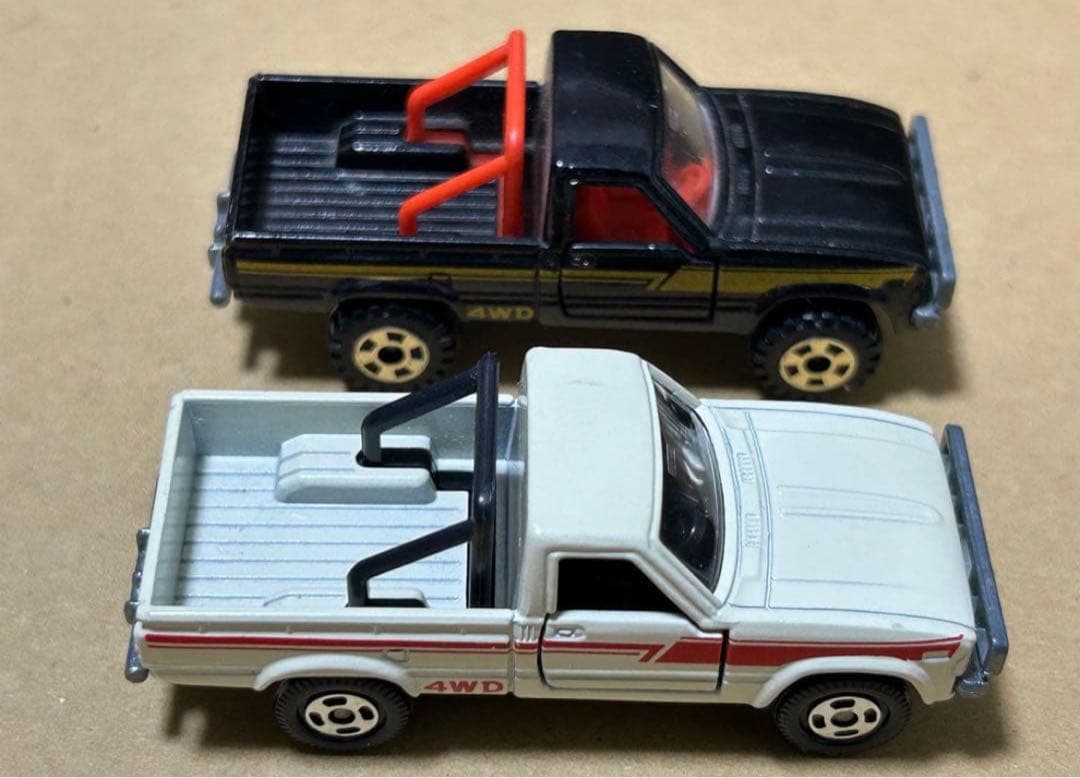 トミカ トヨタ ハイラックス4WD 4台セット
