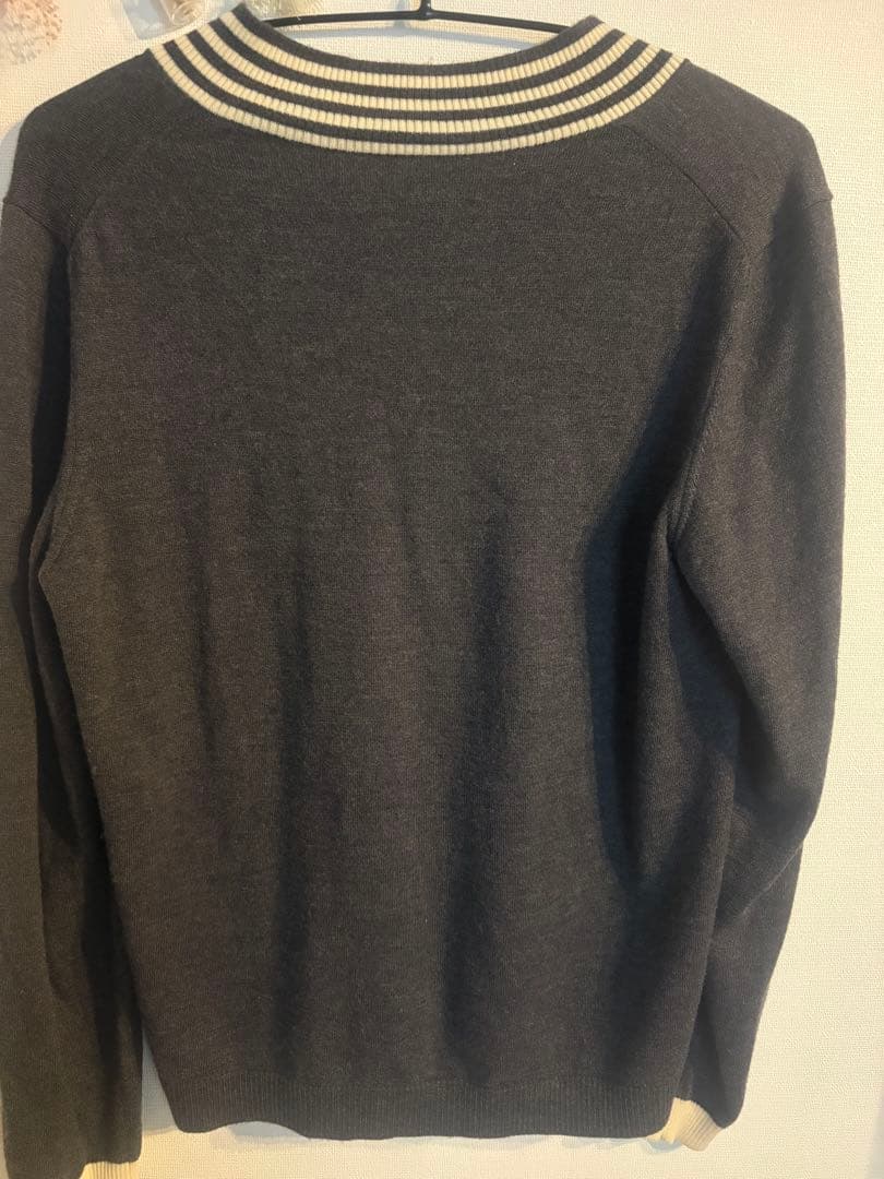 GUCCI ダークグレー Vネック セーター