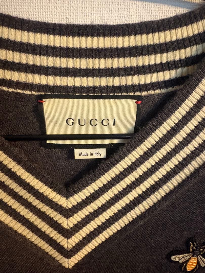 GUCCI ダークグレー Vネック セーター
