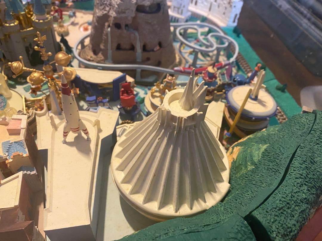 Disneyland ミニチュアモデル　ケース付き