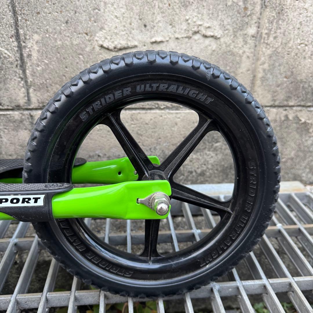 ストライダー　スポーツモデル　12インチ　グリーン