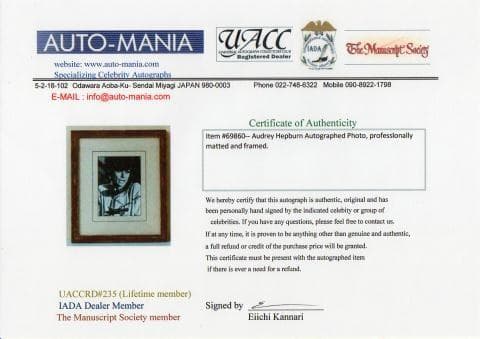 オードリー・ヘップバーン直筆サイン入り写真・額装仕上BAS社鑑定済