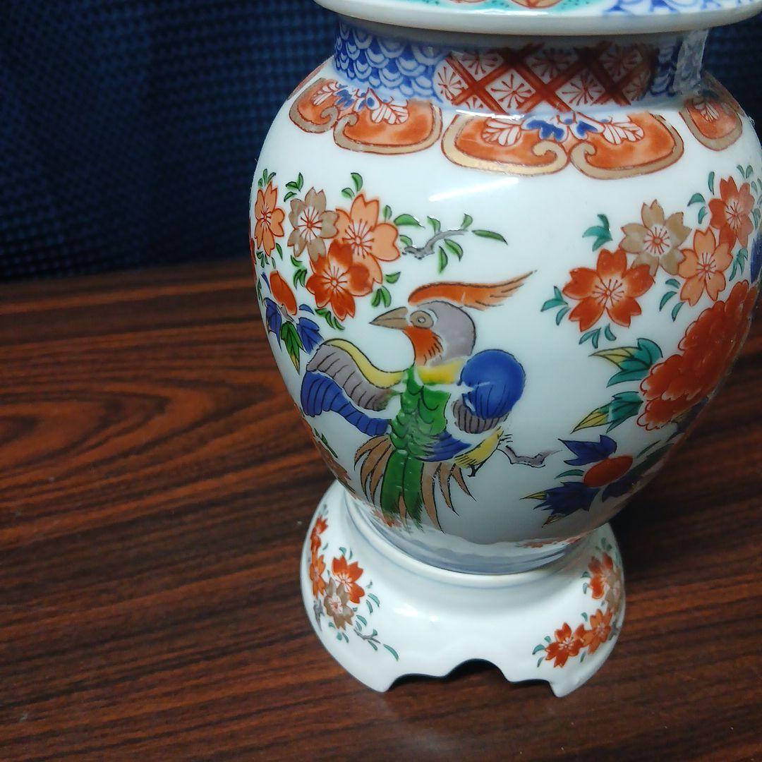 花と鳥の装飾陶器壺　有田焼