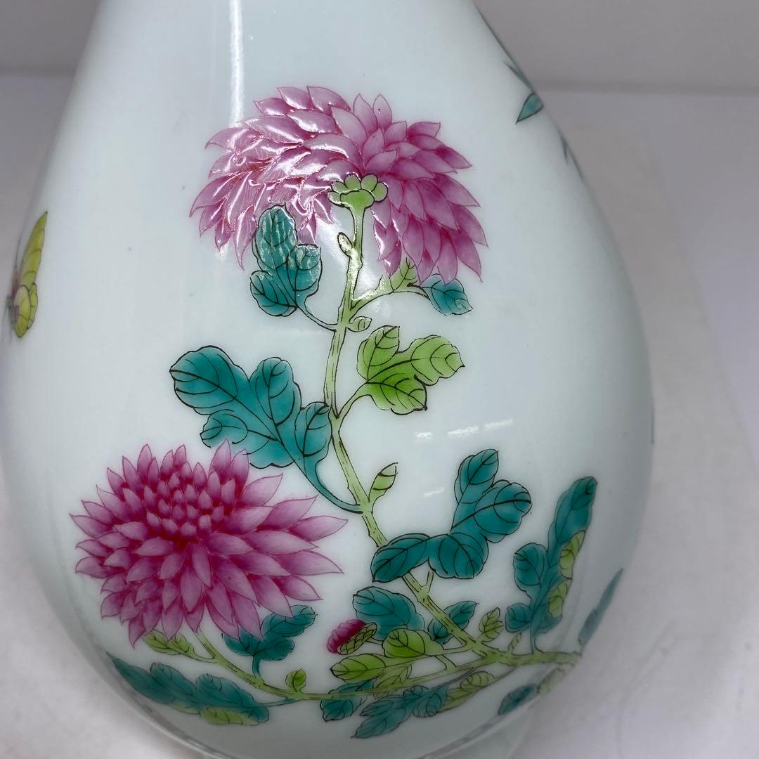 中国美術　大清乾隆年製　粉彩花蝶図花瓶　タニト　東さ7-0809☆2F