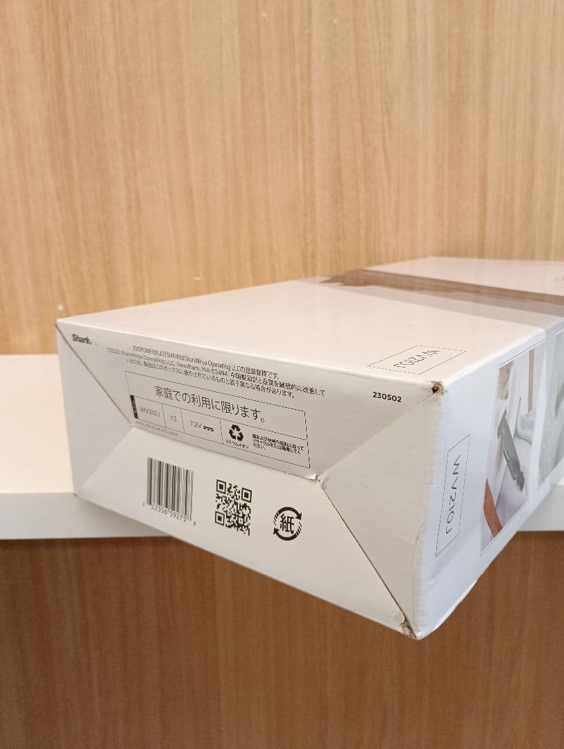 ①SHARK充電式ハンディクリーナー未使用ですが箱にダメージ有り