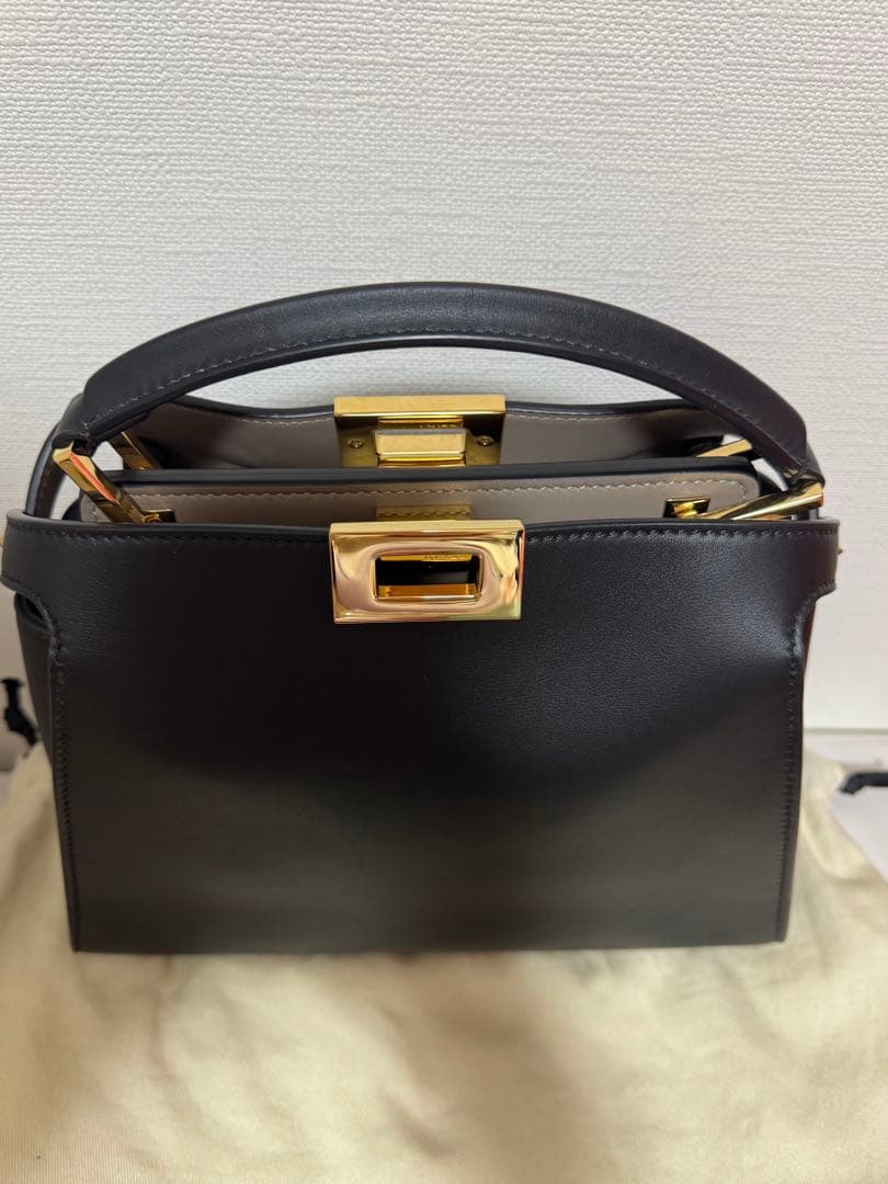 FENDI フェンディピーカブーエッセンシャリー未使用 正規品バッグ　ブラック