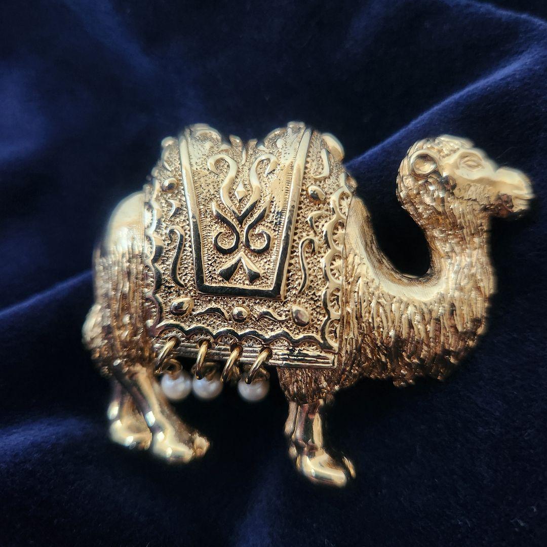 クリスチャンディオール　Christian Dior　ブローチ　ラクダ　アニマル