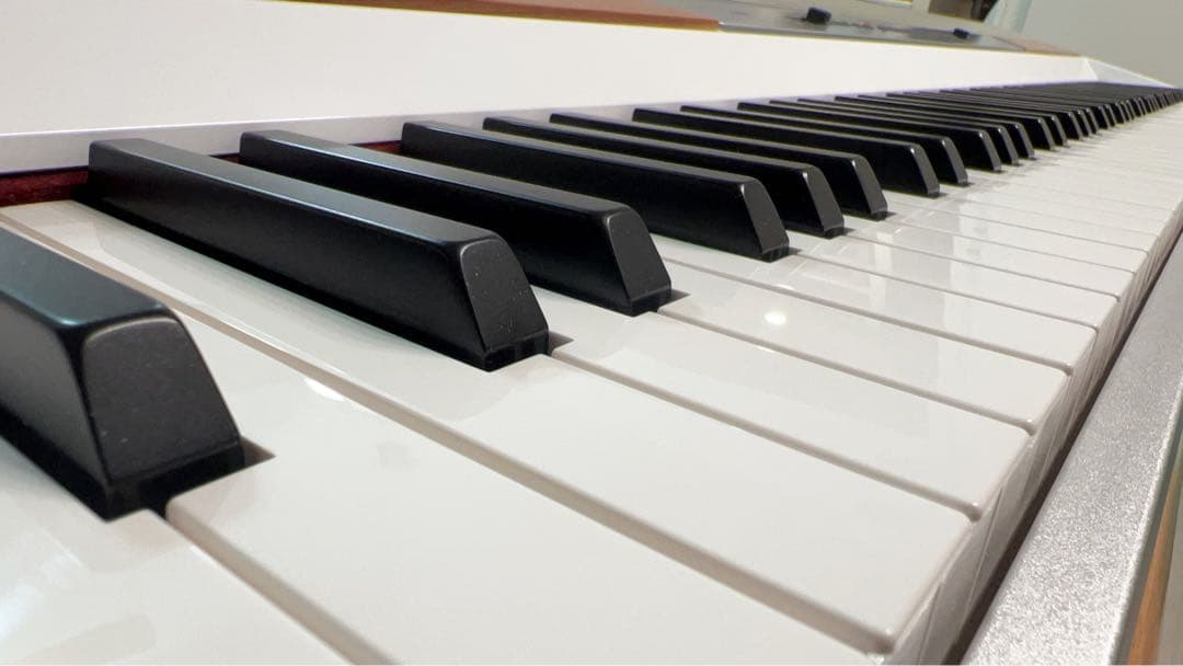 【取置き】ホワイトの88鍵電子ピアノKORG SP-250