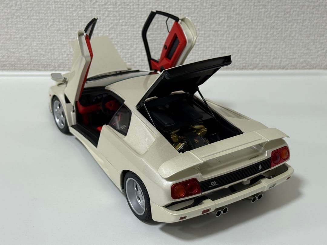 1/18 ランボルギーニディアブロSE30イオタ　オートアート