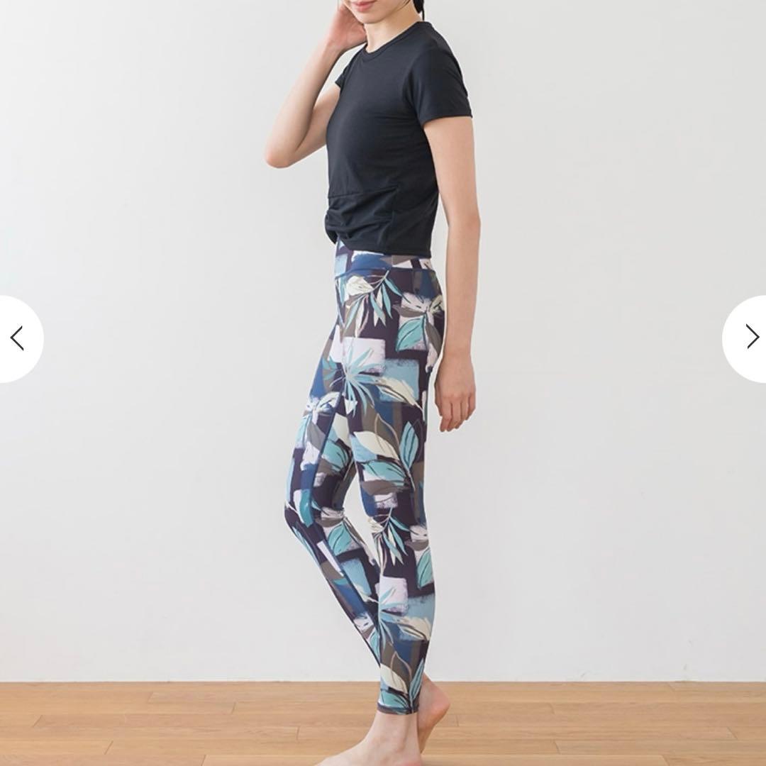 のり【新品未使用未開封】ヨガウェア　トップス＆レギンスセット