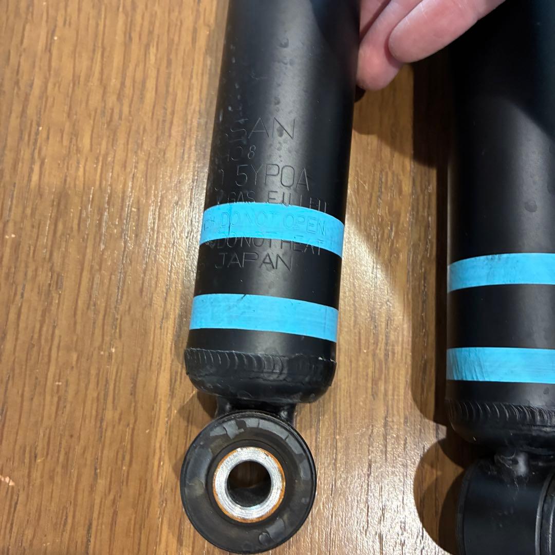 日産NV350キャラバン　純正ショックアブソーバー