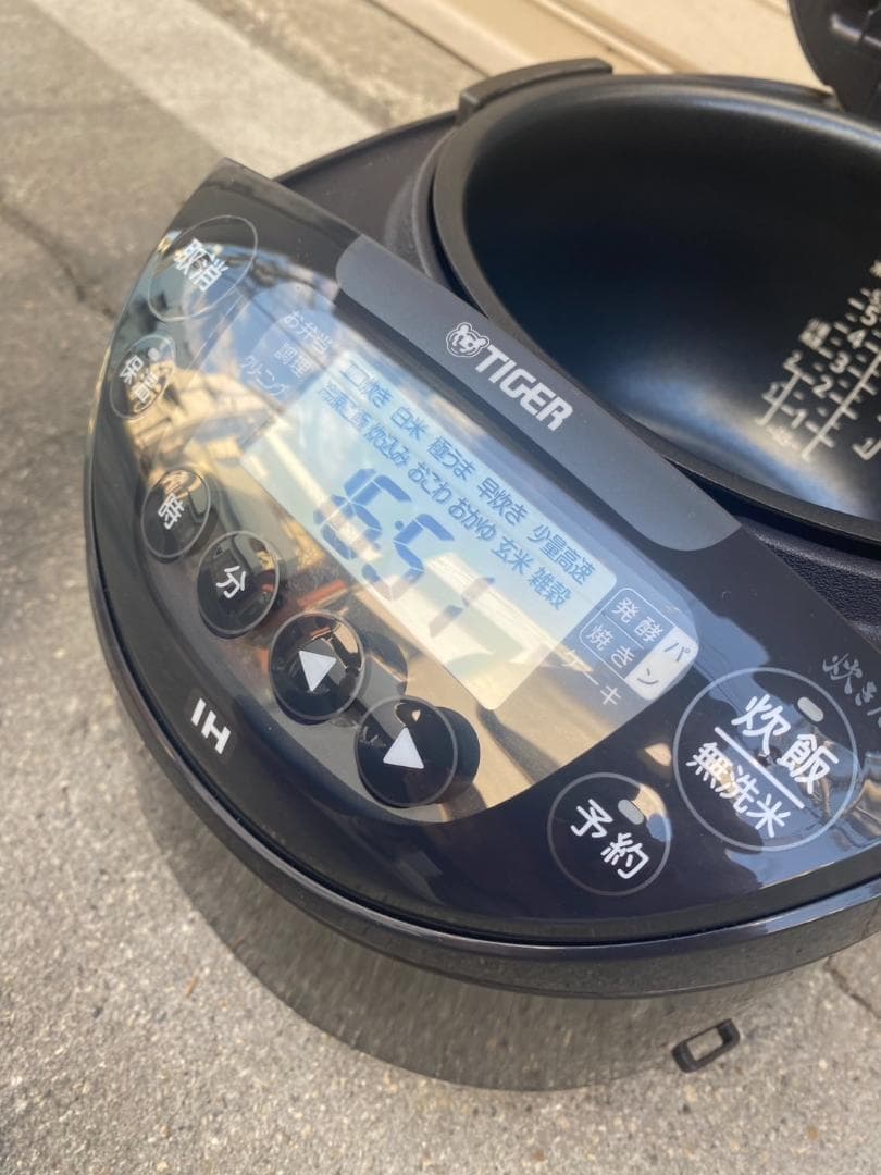 「A638」タイガー IH炊飯ジャー JPW-10E3 23年製 5.5合炊き