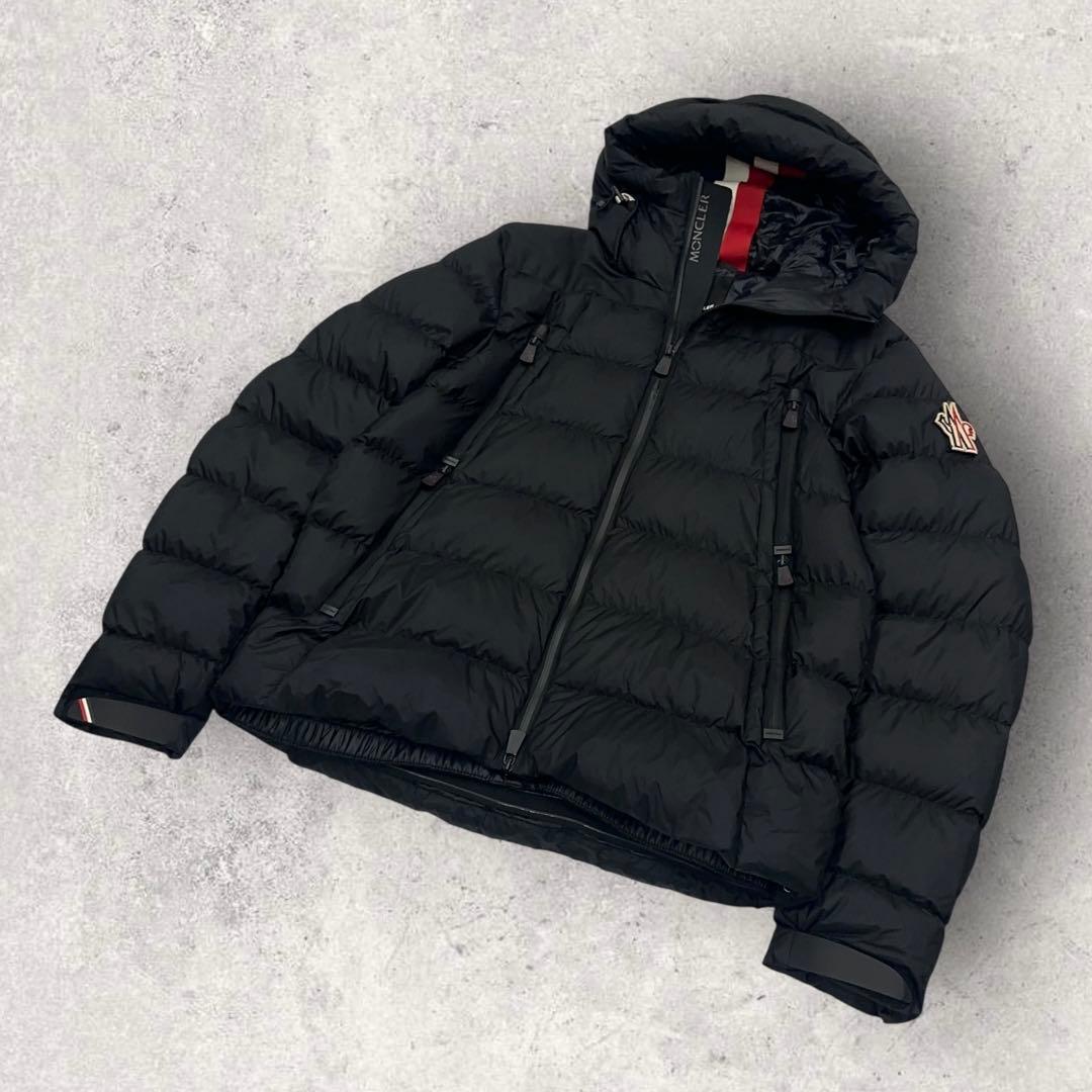 .1695【美品・QR鑑定済み】モンクレール　希少5サイズ ダウンジャケット　黒