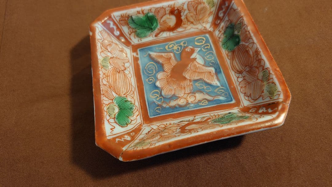 古九谷　若杉窯　色若杉　八角皿　鳥の図　瓜の図　アンティーク九谷焼　１客