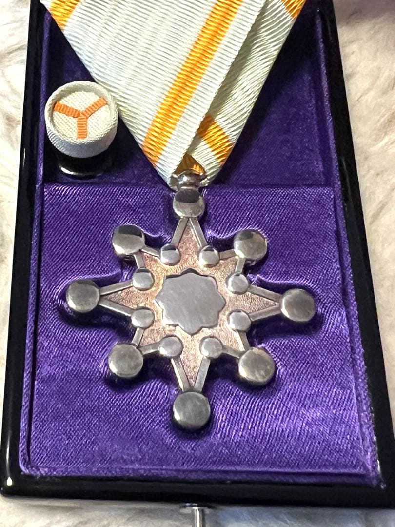 勲七等瑞宝章　勲八等瑞宝章 勲章 徽章 旧日本軍 ケース付き