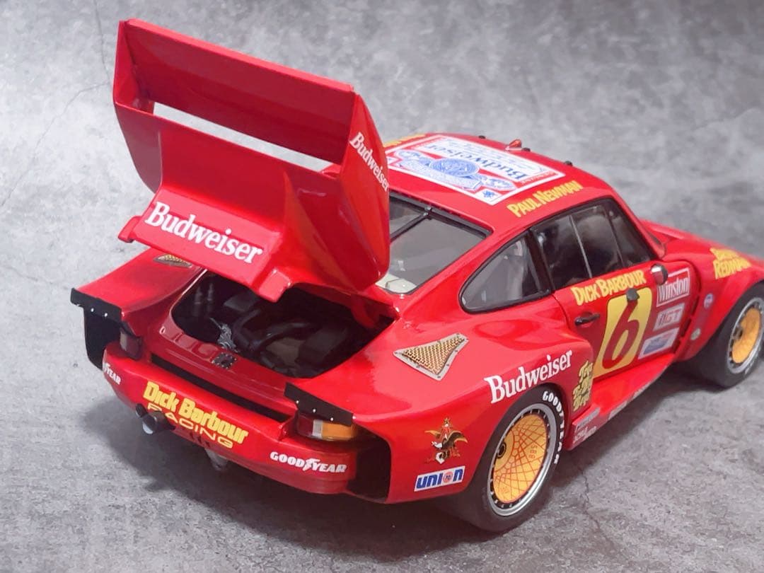 エグゾト 1/18 ポルシェ 935 ターボ Budweiser No.6
